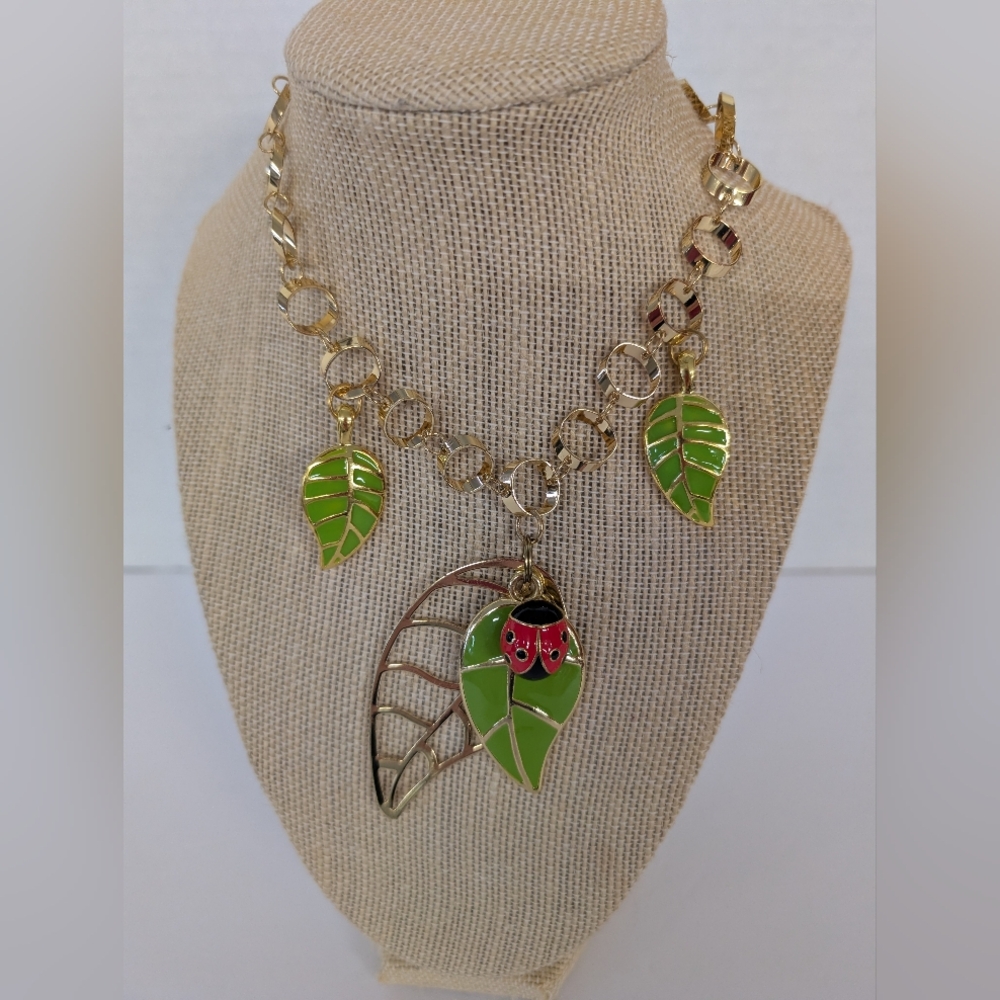 Necklace Statement Lady Big  With Green Leaves And Pendant Necklace